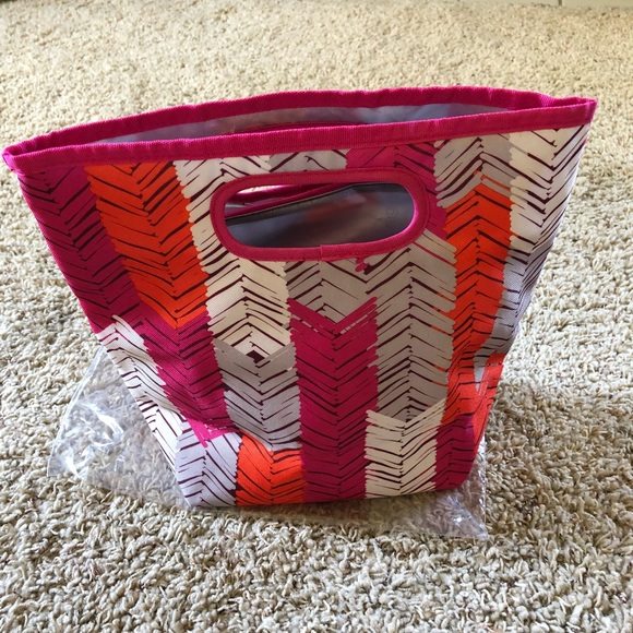 Feather Chevron THIRTYONE Thirty One 31 Gifts Go-To Thermal Tote BRAND NEW Feather Chevron THIRTYONE Thirty One 31 Gifts Go-To Thermal Tote BRAND NEW